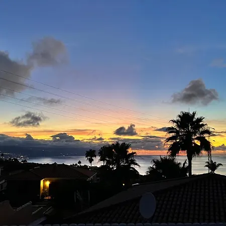 Jacaranda Stylish Ambiance With Volcano And Ocean Views *