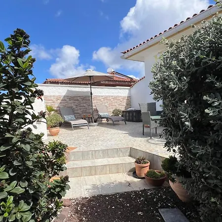 Appartement Jacaranda Garden Retreat